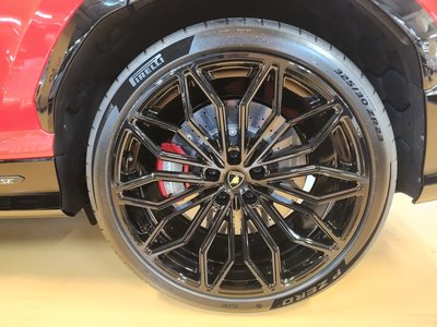 LAMBORGHINI URUS - 7