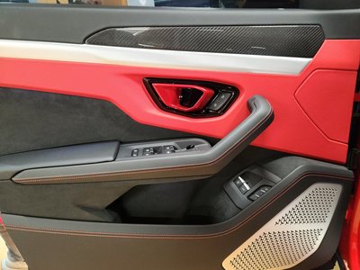 LAMBORGHINI URUS - 9