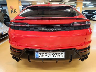 LAMBORGHINI URUS - 4