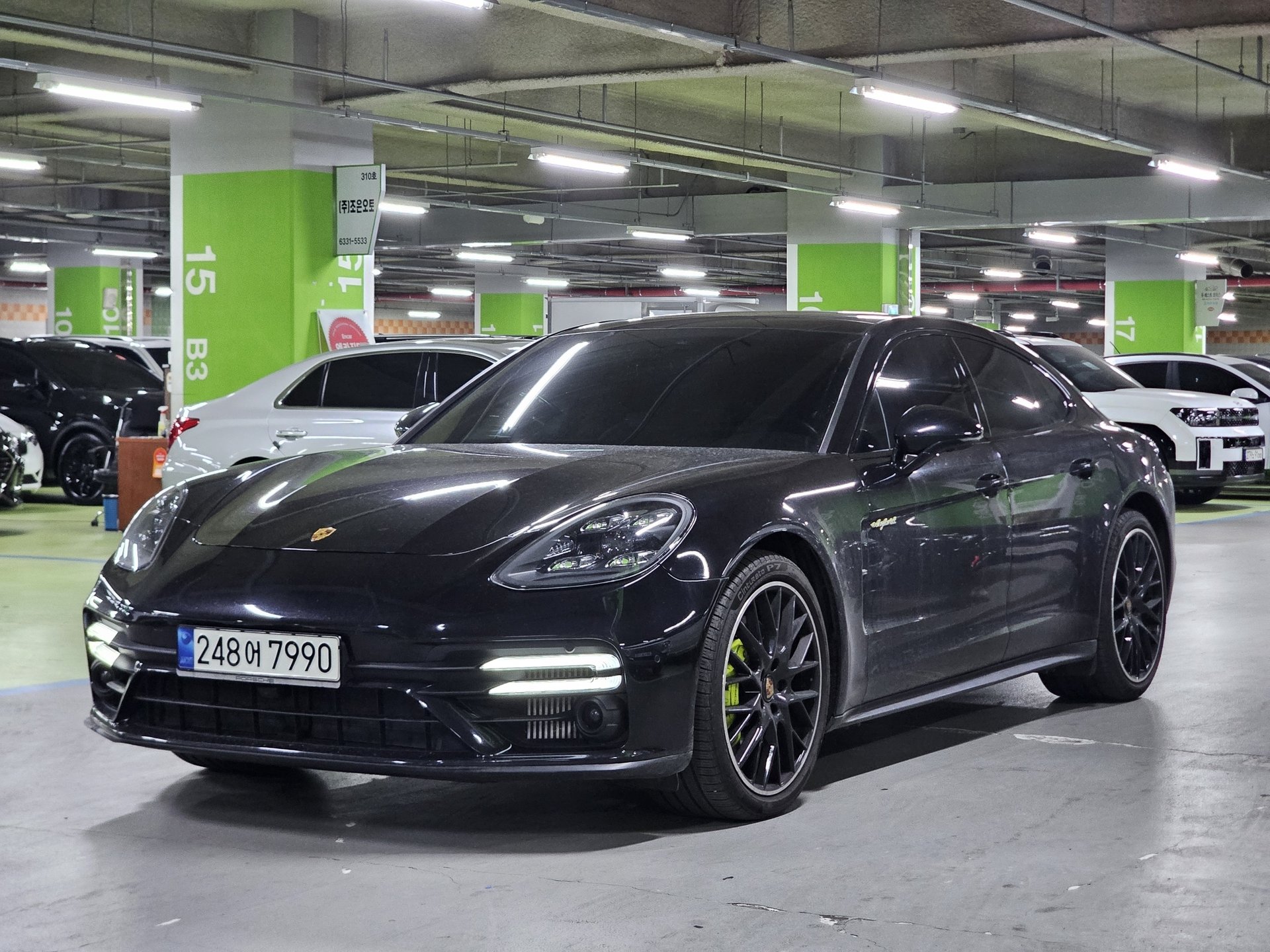 PORSCHE PANAMERA - View 1