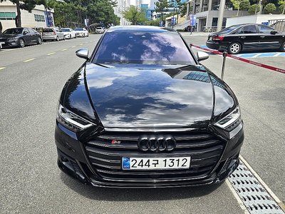 2020 AUDI S8 photo 1