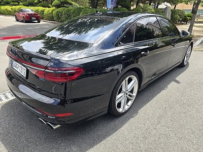 2020 AUDI S8 photo 2
