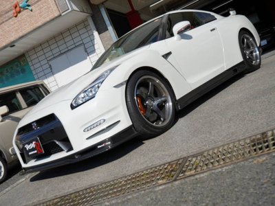 NISSAN GT-R - 5
