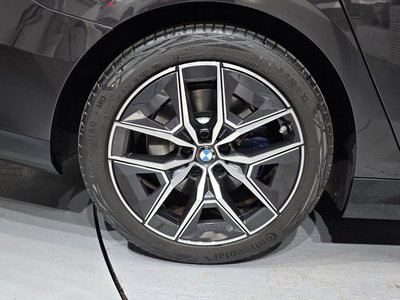 2025 BMW 5 SERIES — фото 6