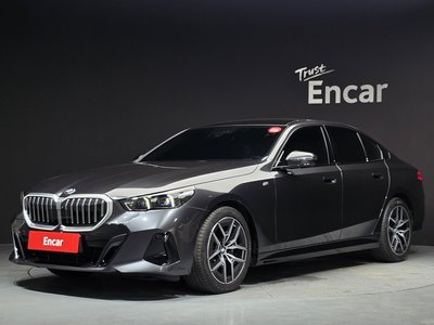 2025 BMW 5 SERIES — фото 1