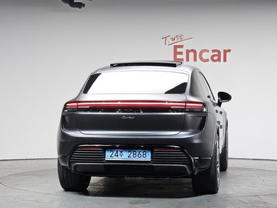 PORSCHE MACAN - 4