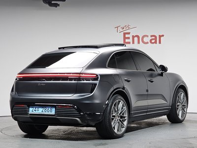 PORSCHE MACAN - 3