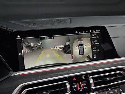 2022 BMW X7 — миниатюра 22