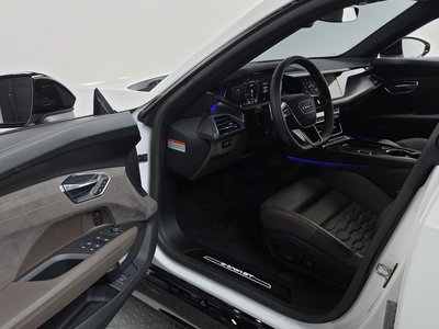 صورة 10 لـ 2023 AUDI E-TRON GT