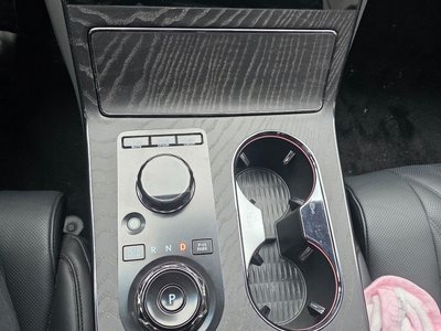 صورة 9 لـ 2025 Genesis GV80