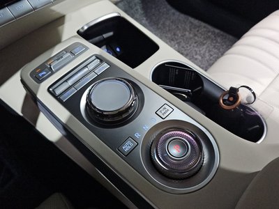 2023 Genesis GV70 — миниатюра 12