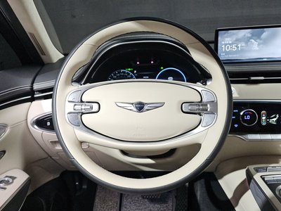 2023 Genesis GV70 — миниатюра 17