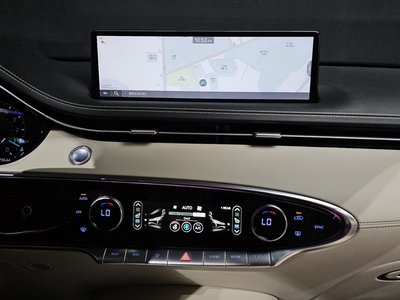 2023 Genesis GV70 — миниатюра 18
