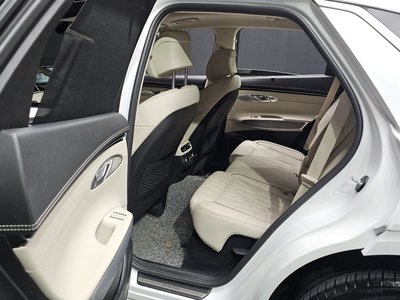 2023 Genesis GV70 — миниатюра 25
