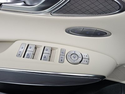 2023 Genesis GV70 — миниатюра 29