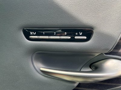 صورة مصغرة 30 لـ 2019 Lexus LS