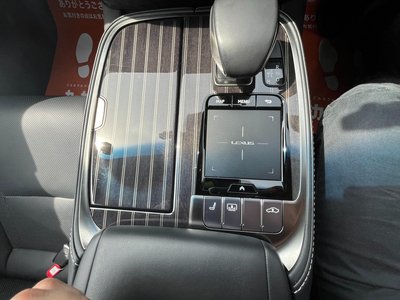 صورة مصغرة 17 لـ 2019 Lexus LS