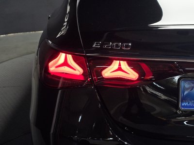 MERCEDES-BENZ E-CLASS - 10