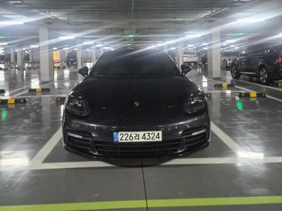 PORSCHE PANAMERA