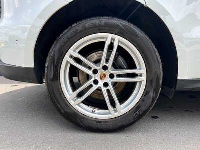 PORSCHE MACAN - 3