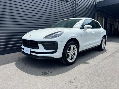 PORSCHE MACAN - 1