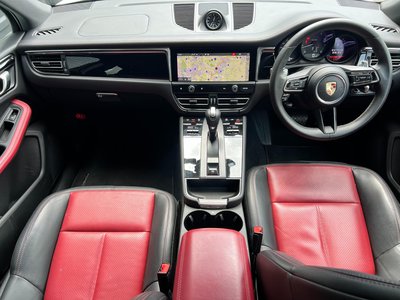 PORSCHE MACAN - 2
