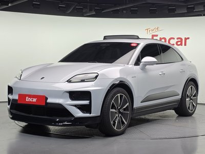 PORSCHE MACAN - 1