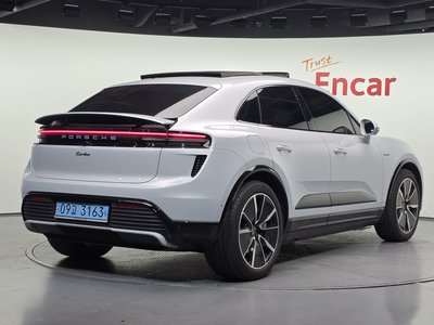 PORSCHE MACAN - 4