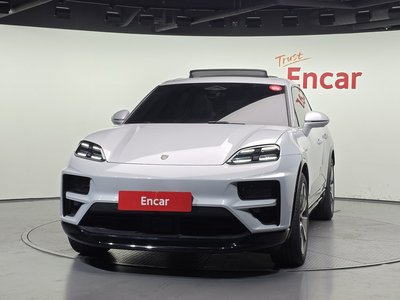 PORSCHE MACAN - 2