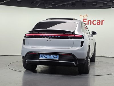 PORSCHE MACAN - 3