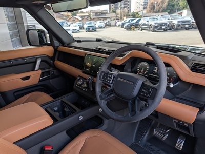 LAND ROVER DEFENDER - 3