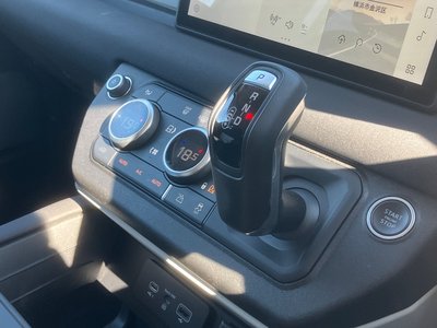 LAND ROVER DEFENDER - 6