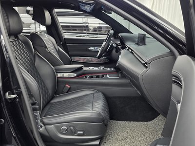 2021 Genesis GV70 — миниатюра 17