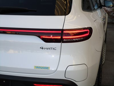 MERCEDES-BENZ EQC - 8