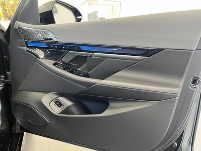 2026 BMW 5 SERIES thumbnail 18