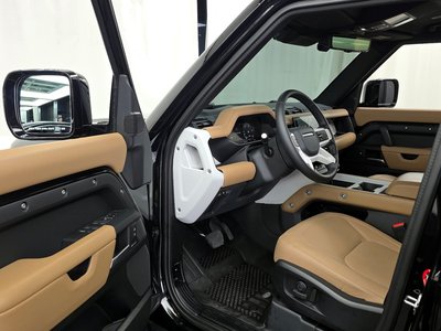 LAND ROVER DEFENDER - 10