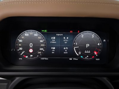 LAND ROVER DEFENDER - 8