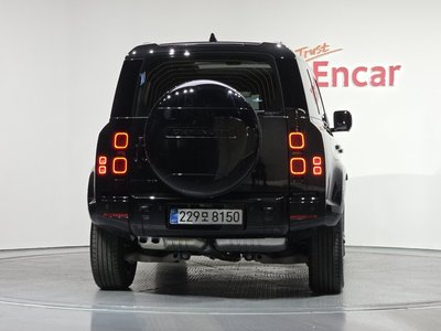 LAND ROVER DEFENDER - 4