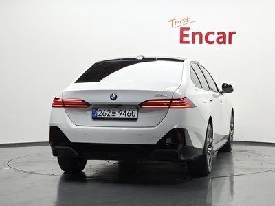 2025 BMW 5 SERIES 照片 4