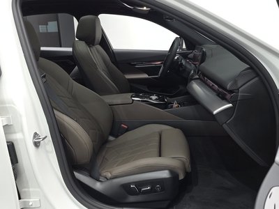صورة مصغرة 16 لـ 2025 BMW 5 SERIES