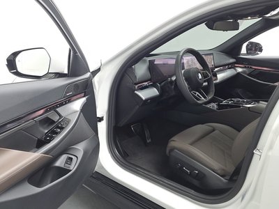 صورة مصغرة 13 لـ 2025 BMW 5 SERIES