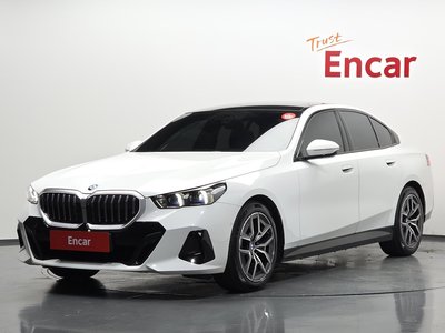2025 BMW 5 SERIES 照片 1