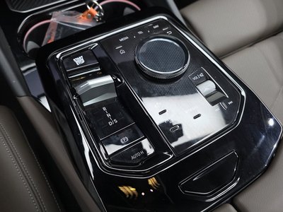 صورة مصغرة 12 لـ 2025 BMW 5 SERIES