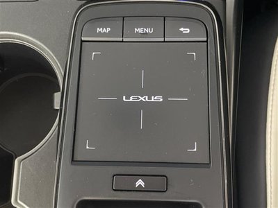 2022 Lexus IS — миниатюра 16