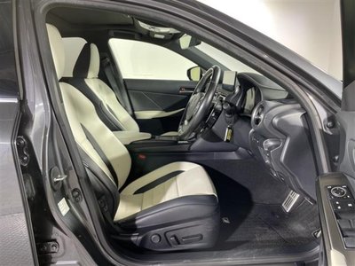 2022 Lexus IS — миниатюра 24