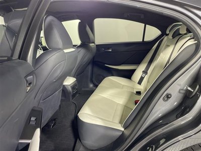 2022 Lexus IS — миниатюра 28