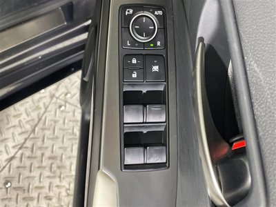 2022 Lexus IS — миниатюра 22