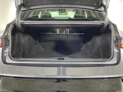 2022 Lexus IS — миниатюра 27