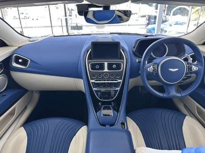 ASTON MARTIN DB11 - 4