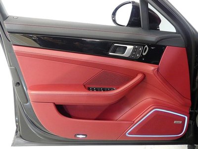 صورة 10 لـ 2021 Porsche PANAMERA